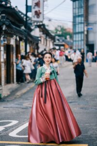 风吹罗裳起，穿越千载来；不问归期，只看今朝。 1 美乐蒂｜韩服旅拍 来自小红书网页版